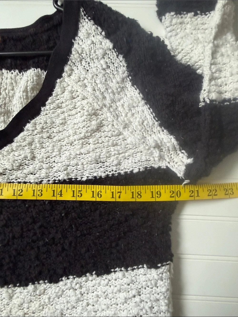 (348)Free People Black and White Striped V-Neck Pullover Sweater